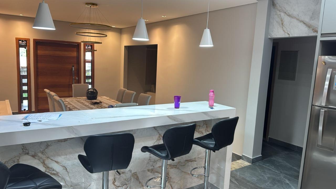 Casa, 4 quartos, 259 m² - Foto 1